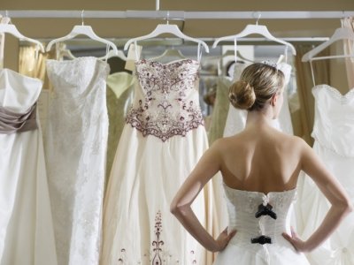 7 Tips To Help You Decide Who To Take Wedding Dress Shopping With